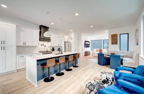 Hurwood Heights House | Fall rooftop hot tub, game room, sauna near Broadway and Geodis Park