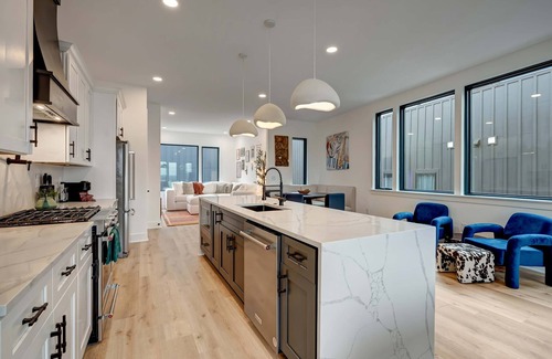 Hurwood Heights House | Fall rooftop hot tub, game room, sauna near Broadway and Geodis Park