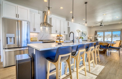 Pagosa Springs House | Fall's Changing Colors! Mountain Lake Villa: Lakefront, Hot Tub, 2 Master Suites, 5 Min to Downtown