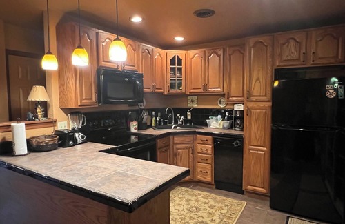 Almond Cottage | Fall Sale! Lake Mtn view! Near Tail of the Dragon, NOC, Tsali, Hot Tub, Pets OK