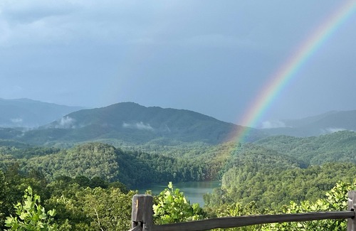 Almond Cottage | Fall Sale! Lake Mtn view! Near Tail of the Dragon, NOC, Tsali, Hot Tub, Pets OK