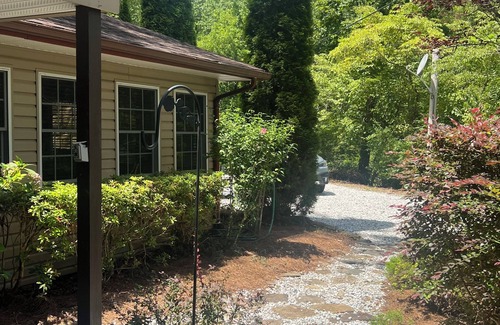 Almond Cottage | Fall Sale! Lake Mtn view! Near Tail of the Dragon, NOC, Tsali, Hot Tub, Pets OK