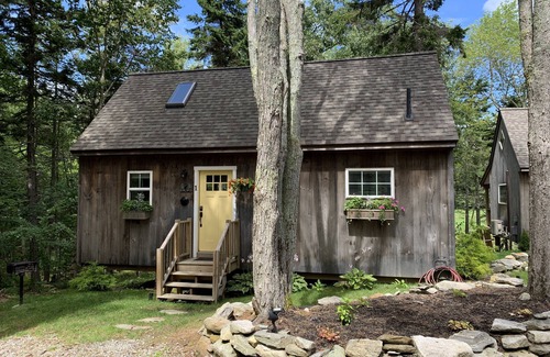Bristol Cottage | Fall Special 20% off, Pets Stay Free! Modern Cottages w/Heat & AC