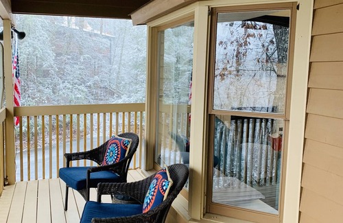 Hemlock Hills Cabin | FALL SPECIAL! 5-Star Home with 2 King Beds, Trundle, Sleeps 6, & Game Room