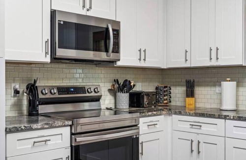 Crystal River House | Fall Special, Family Fun Oasis-Near Springs-Huge Yard-Game Room-Spa-EV
