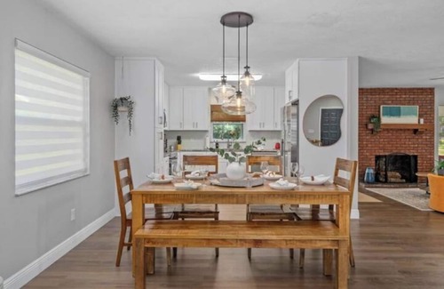 Crystal River House | Fall Special, Family Fun Oasis-Near Springs-Huge Yard-Game Room-Spa-EV