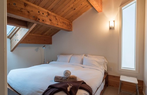 Government Camp Cabin | Fall Special Stay before 9/28 get the 3RD night FREE!