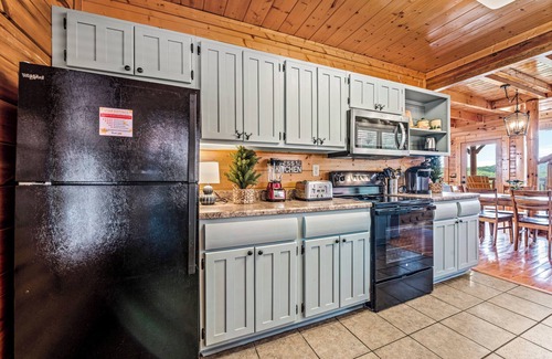 Gatlinburg - Pigeon Forge Cabin | Fall Specials - Amazing Mountain Views - Family and Pet Friendly!