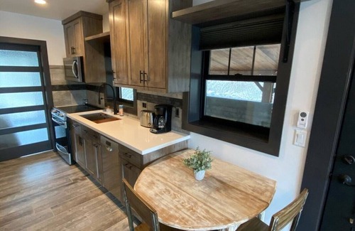 Alpine House | Fall Specials ⁓ Aspen Bear Paws – Relax & Unwind in the Mountains