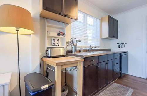 Central Huron Cottage | Fall Vibes at Summerset Cottage, Lakeview Hot Tub