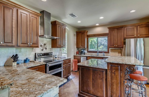 Austin House | Fall/Winter Escape 30% Off 3rd Night w/2-Nt. Stay, Oct–Feb ’26 Excludes Holidays
