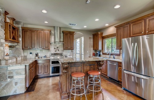 Austin House | Fall/Winter Escape 30% Off 3rd Night w/2-Nt. Stay, Oct–Feb ’26 Excludes Holidays