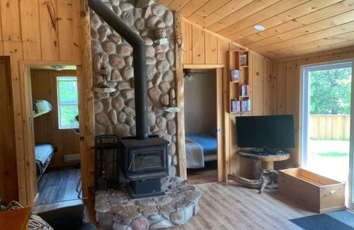Weslemkoon Cottage | Fallsview Escape