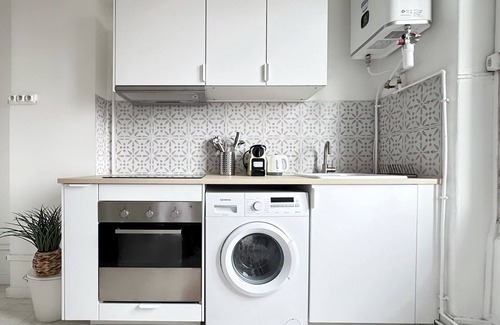 Leon Blum - Bon Coin Apartment | Falso Suite
