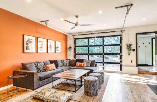 Mont-Tremblant Ski Chalet | FAMILIA - Lakefront Spa Nature near Mont Tremblant