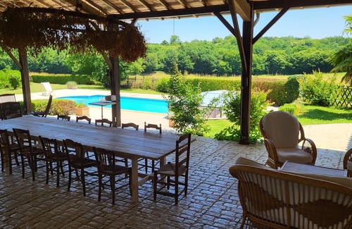 Cellefrouin House | Familie Vakantiehuis tot 12 Personen met Privézwembad