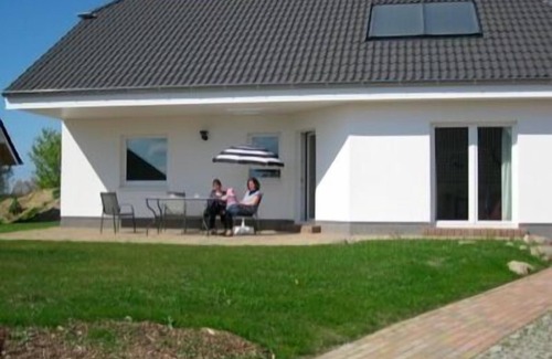 Nienhagen House | Familienfreundliches Ferienhaus im Ostseebad Nienhagen - Urlaub in Ruhiger Umgebung mit Platz für 6 Personen + Baby , Sauna und Kaminofen