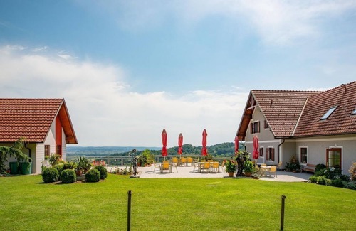 Loipersdorf bei Fuerstenfeld Apartment | Familienzimmer - Gästehaus Bergbrunnen