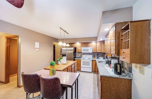 Dayton House | Families Welcome! Spacious Suburban Home in Dayton