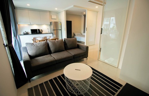 Kram Condo | Family 2bdrm w/Kichen, High speed Wi-Fi, balcony
