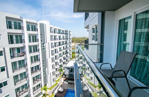 Kram Condo | Family 3 bdrm Sunset view, Balcony, Near the beach, Wi-Fi, Pools, Gym & Kitchen