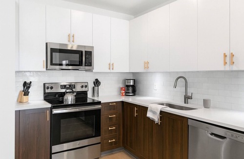 Forest Park Apartment | Family 3BR Retreat | Pool Table + Dining Space