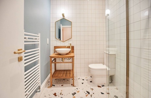 South Cliff Apartment | Family 4 Sleeper Cabana