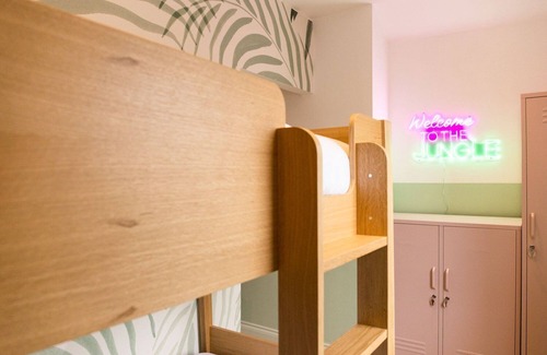 South Cliff Apartment | Family 4 Sleeper Cabana