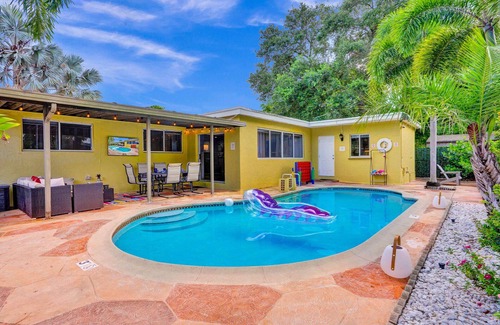 Riverland Village House | Family 5BD Villa~Heated Pool~Fire Pit