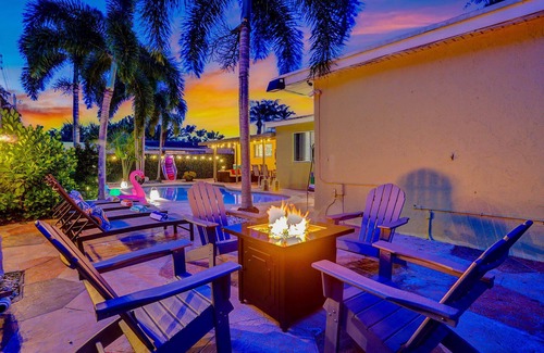 Riverland Village House | Family 5BD Villa~Heated Pool~Fire Pit