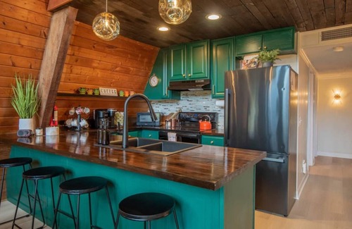 Guntersville Cabin | Family A-Frame Cabin! Walk to Lake! October Stay!