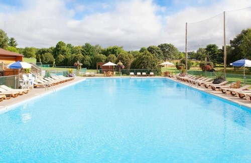 Wisconsin Dells Resort | Family Adventure Getaway: 1BR Townhome at Christmas Mountain Village