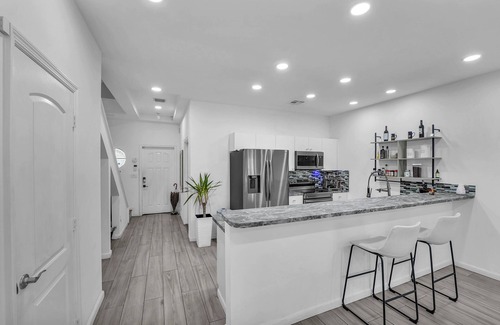Highland Garden House | Family and Dog Friendly Townhouse, near to the Beach, build in Sauna & Gym,EV ch