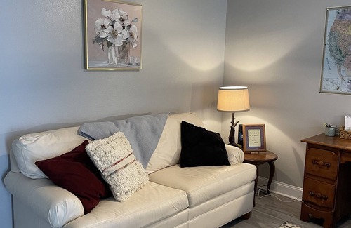 Pensacola Cottage | Family and pet friendly home close to the beaches! Early December special!