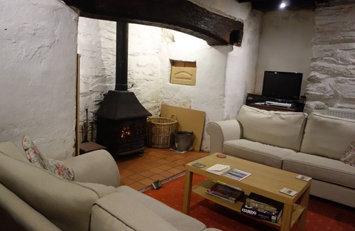 Barmouth House | Family and pet friendly 1711 stone built cottage in town centre. Close to beach