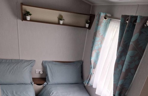 Weymouth House | Family and pet friendly caravan with panoramic sea views of Chesil Beach.