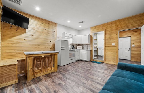 Cedar Lane Cabin | Family and pet friendly creek access with RV Hook up.