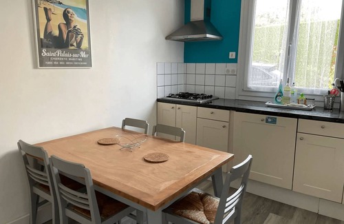 Saint-Palais-sur-Mer Apartment | Family apartment with large terrace, 100 m from the sea