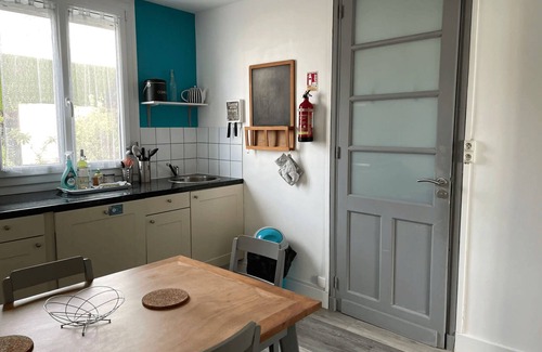 Saint-Palais-sur-Mer Apartment | Family apartment with large terrace, 100 m from the sea