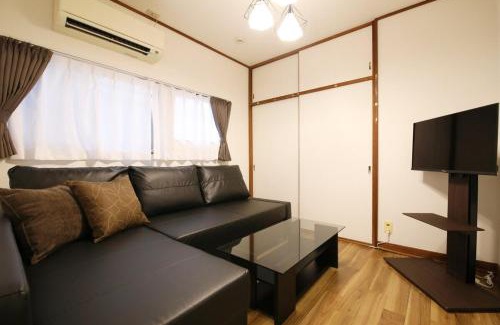 Kamiikebukuro Apartment | Family Base池袋 プロジェクター2台導入 子どもが喜ぶ大型2段ベッドあり 池袋駅東口より徒歩12分