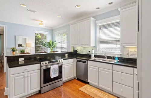 Saint Simons Island House | Family Beach Home! Private Pool and Great Location! Welcome to Rivera Retreat ☀️