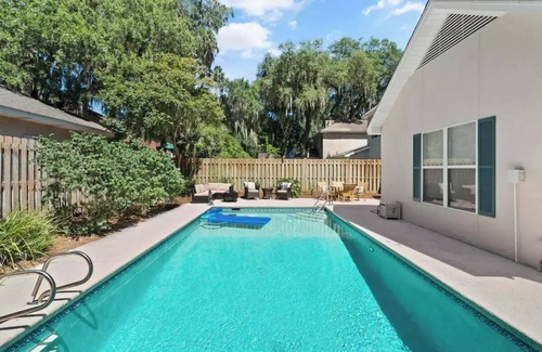Saint Simons Island House | Family Beach Home! Private Pool and Great Location! Welcome to Rivera Retreat ☀️
