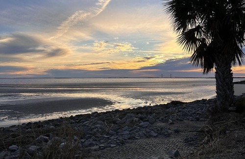 Saint Simons Island House | Family Beach Home! Private Pool and Great Location! Welcome to Rivera Retreat ☀️