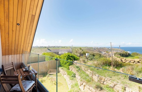 Saint Martin House | Family Beach House - Direct Access to Sennen Cove Perfect for Summer Holidays