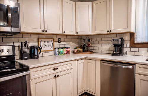 Packwood Cabin | Family Cabin on Cowlitz River-Covered Deck/Hot Tub/Games! Pet Friendly!