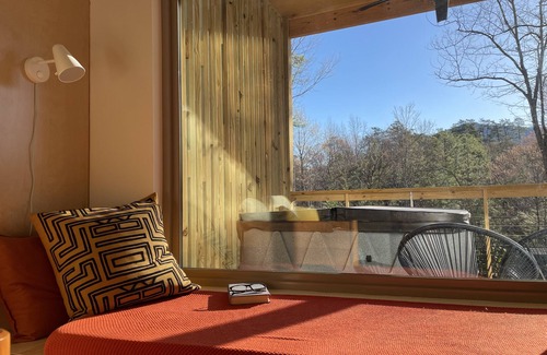 Wears Valley Cabin | Family Cabin w/Hot Tub/Mountain View/Firepit/Corn Hole/Arcade/Foosball/Secluded