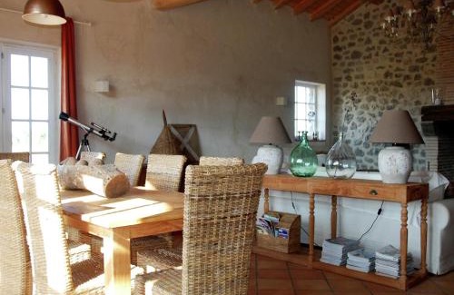 Fargues-sur-Ourbise House | Family Château Retreat
