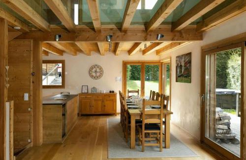 Les Houches Ski Chalet | Family Chalet 5 bdr 5 bath Games Room Jacuzzi