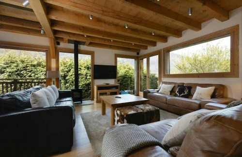 Les Houches Ski Chalet | Family Chalet 5 bdr 5 bath Games Room Jacuzzi