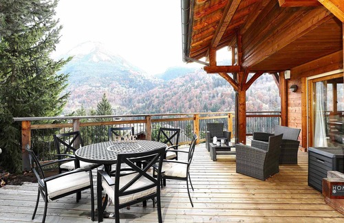 Bozel Ski Chalet | Family chalet in Bozel, 4 bedrooms, parking, near Courchevel and Pralognan
